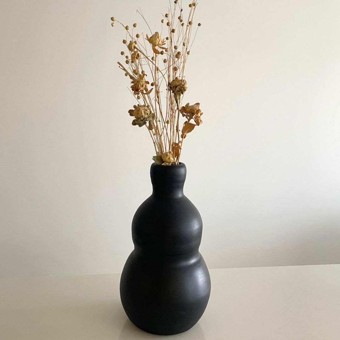 Black elegance vase