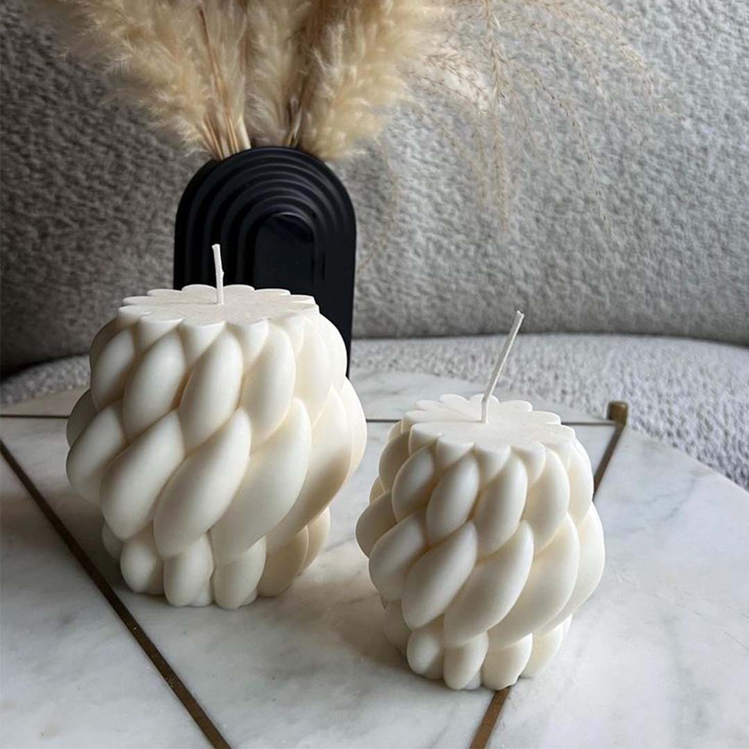 2 Twisted wave candles